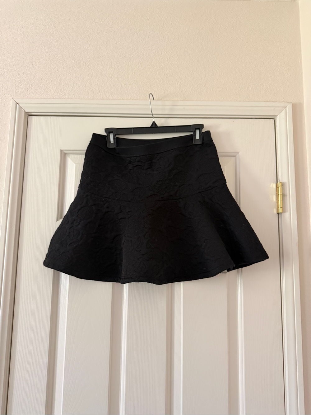 Frenchi black embossed knit jacquard like skirt fit and flare mini medium dark